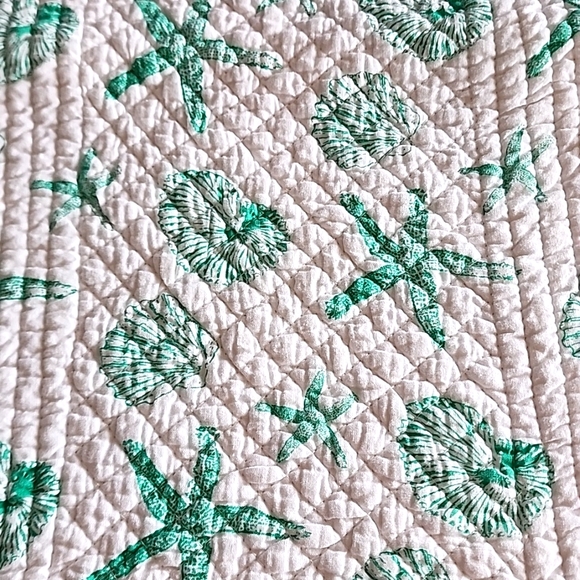 Cora Seafoam quilted table runner - Picture 2 of 4